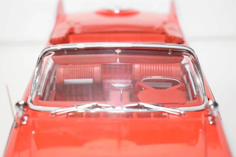 B85 1:18 SUN STAR 5402 1960 PLYMOUTH FURY CONVERTIBLE ABIERTO ROJO VALIENTE NUEVO EN CAJA Foto 4 de 4