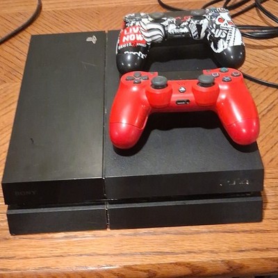 Sony PlayStation 4 500GB Console CUH-1001A NTSC-U/C 1080p Wi-Fi + 2 Controllers