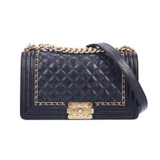 Pre-Owned Chanel Boy Black Calfskin Shoulder Bag