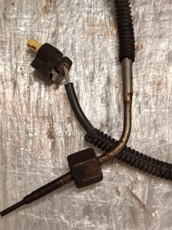 Sensore temperatura gas di scarico diesel Mercedes Classe V W447 2016 A0009051703 - Immagine 2 di 3