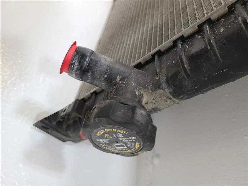 2002-2009 CHEVROLET ENVOY 4.2L Radiator 15196385 02-09 — 第 4/4 张图片