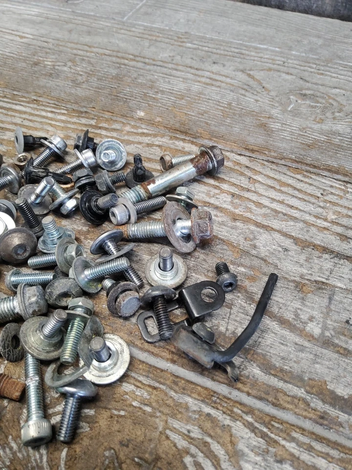 Yamaha FZ-09 FZ09 MT-09 MT09 2014 14-17 varios pernos varios tornillos tuercas Foto 4 de 4