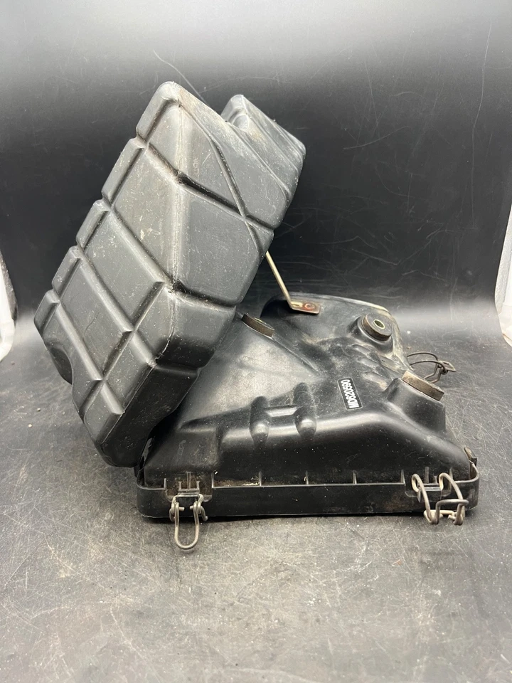 Mitsubishi Mighty Max Dodge D50 Ram 1987-1996 OEM caja de admisión de aire MD620590 Foto 3 de 4