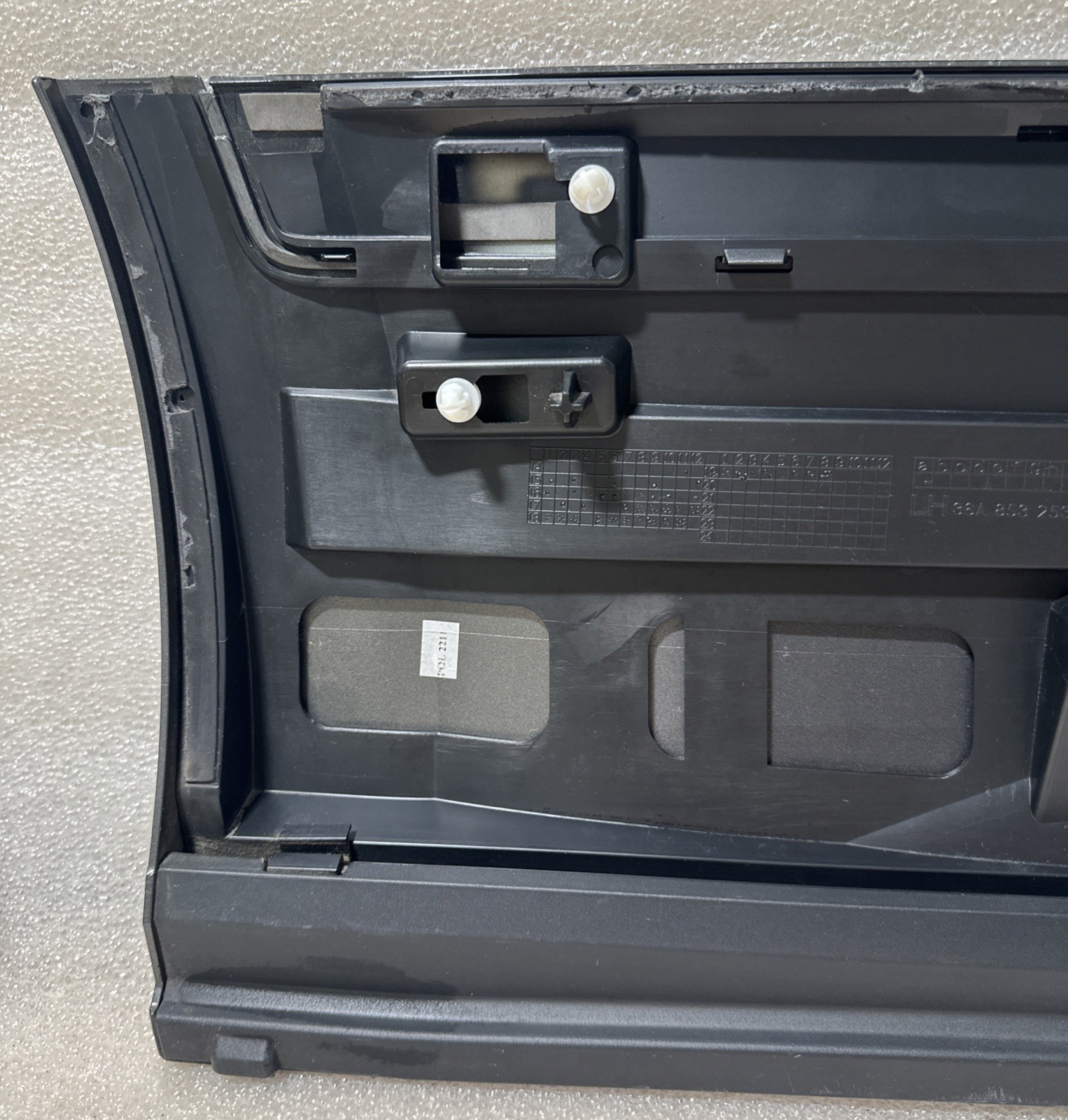 Bentley Bentayga Rear Left Side Lower Door Molding Trim 2017 - 2020 OEM