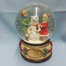 Coca Cola 1994  Musical Snow Globe " The Snowbear"