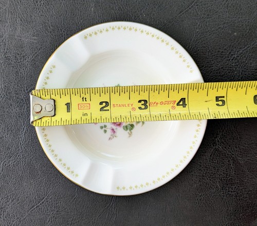 2 - Vtg 4.5" Wedgwood Ashtrays in Bone China Gold Trim wild strawberry/mirabelle - Picture 3 of 8