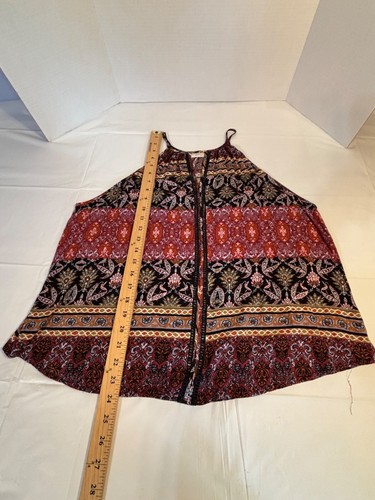 Top para mujer Sophie Rue boho estampado cachemir con recorte acento rojo/negro grande - Imagen 7 de 9