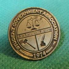 Vintage 1974 FLORIDA INTERNATIONAL UNIVERSITY Student Govt pinback lapel PIN 1