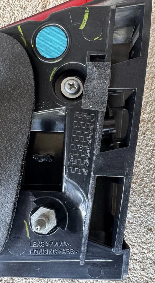 Nuevo conjunto de lámpara de respaldo Mazda 3 OEM lado del conductor izquierdo 316-1310L-AC caja abierta Foto 4 de 4