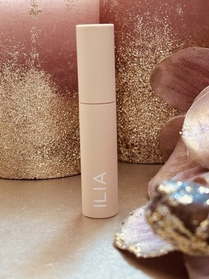 Fullest Volumizing Mascara der Naturkosmetikmarke Ilia Beauty im Farbton schwarz