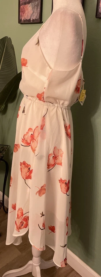 全新带标签高级嬉皮前系带花卉丝绸连衣裙,尺寸 M — 第 3/4 张图片