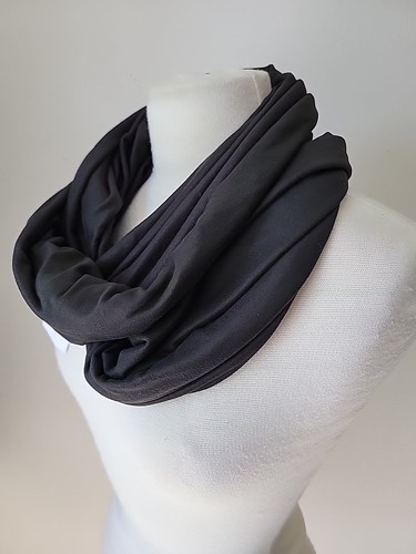 Neu mit Etikett Beyond Yoga Infinity-Schal mit versteckter Tasche - schwärzlichgrau - NEU - Bild 3 von 6