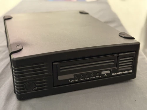 Tandberg Data externes LTO-6 HH SAS Laufwerk (2,5TB 6,25TB) inkl. SAS2-3 Kabel