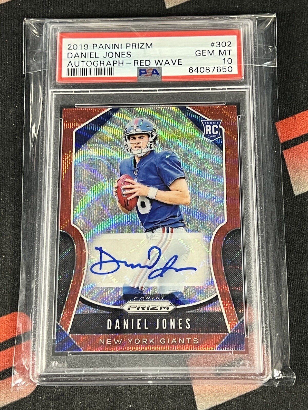 PSA 10 2019 Panini Prizm #302 Daniel Jones Red Wave Auto RC /149 NY Giants