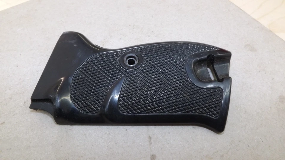 Послевоенные клетчатые ручки Walther P38 P1 - бакелит - заводской изготовитель оборудования - Изображение 2 из 4