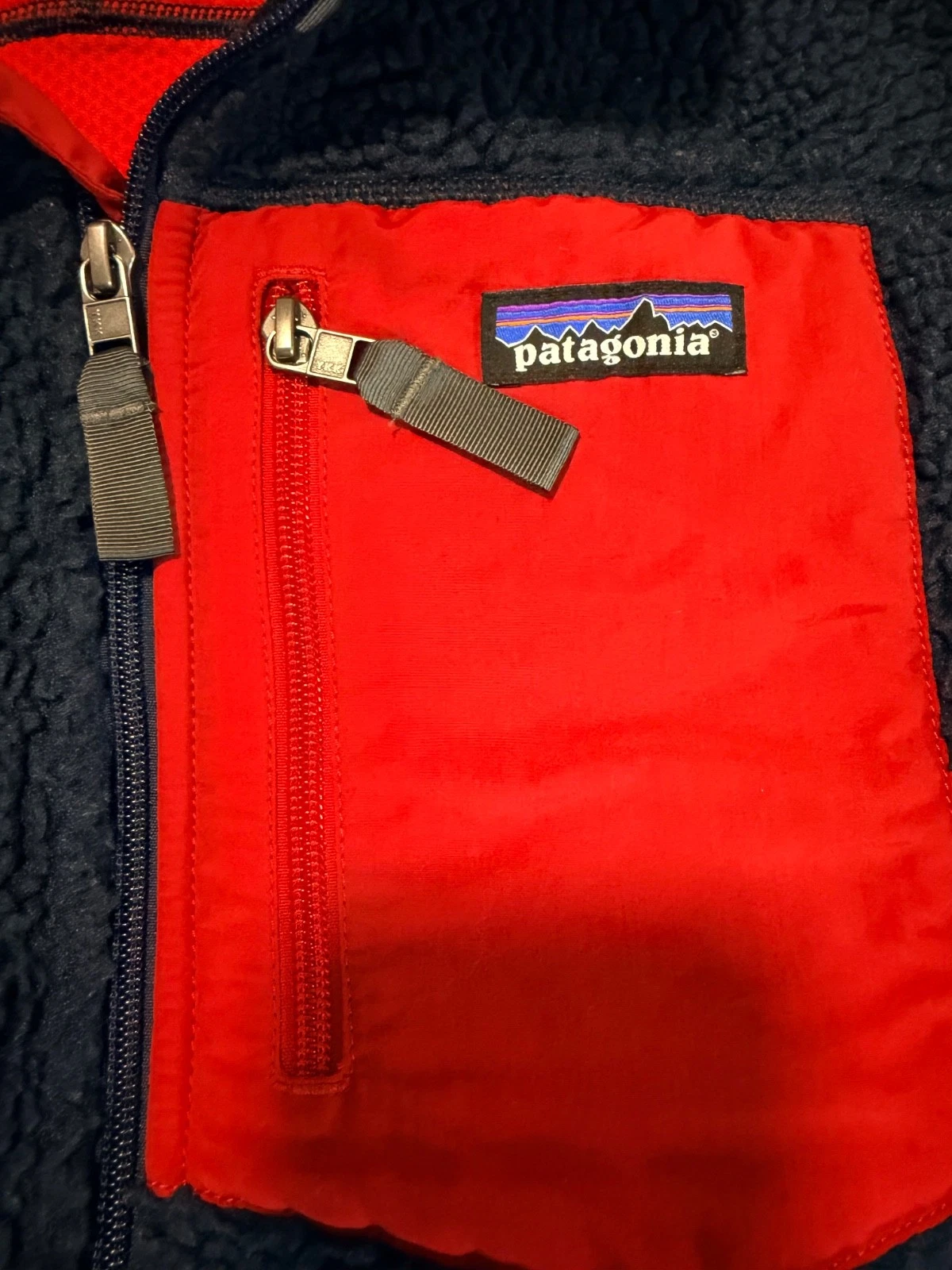 Patagonia Men's Classic Retro-X Fleece Vest M Navy Blue Red - product detail image 3