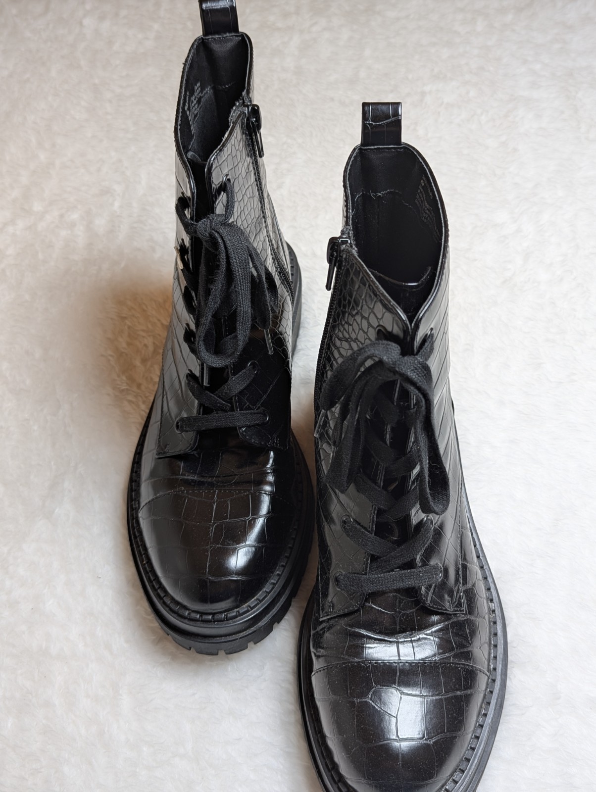 Women’s Black Croc Embossed Patent Combat Boots Size 8M Gothic Chunky Lug Sole