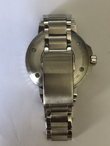 Oris Aquis Small Seconds Date Auto 7733.  45.5mm. Full set 2022.  Barely used - Picture 11 of 15