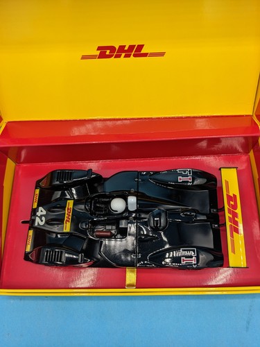 Scalextric H2945 Edición Especial DHL Day Definite MG LOLA - Imagen 2 de 5