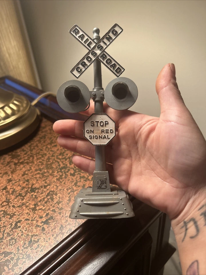 MARX VINTAGE RR CROSSING STOP ON RED PLASTIC SIGNAL-WORKS — 第 2/4 张图片