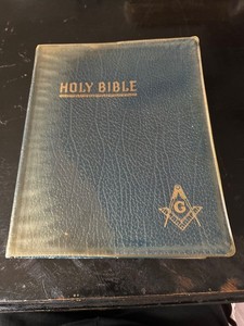 1960 LARGE MASONIC EDITION CYCLOPEDIC HOLY BIBLE RED LETTER EDITION - XLARGE