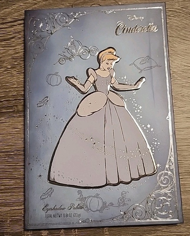New Disney Princess - CINDERELLA  - 12 Color Eyeshadow Palette With Mirror