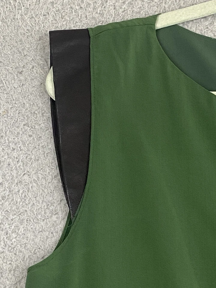 Blusa Alice + Olivia Sin Mangas En Capas Seda Cordero Cuero Verde Pequeña Diseñadora Foto 4 de 4