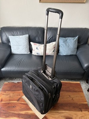 Travelpro FlightCrew 5 horizontaler rollender Overnighter 2-Rad einziehbarer Griff