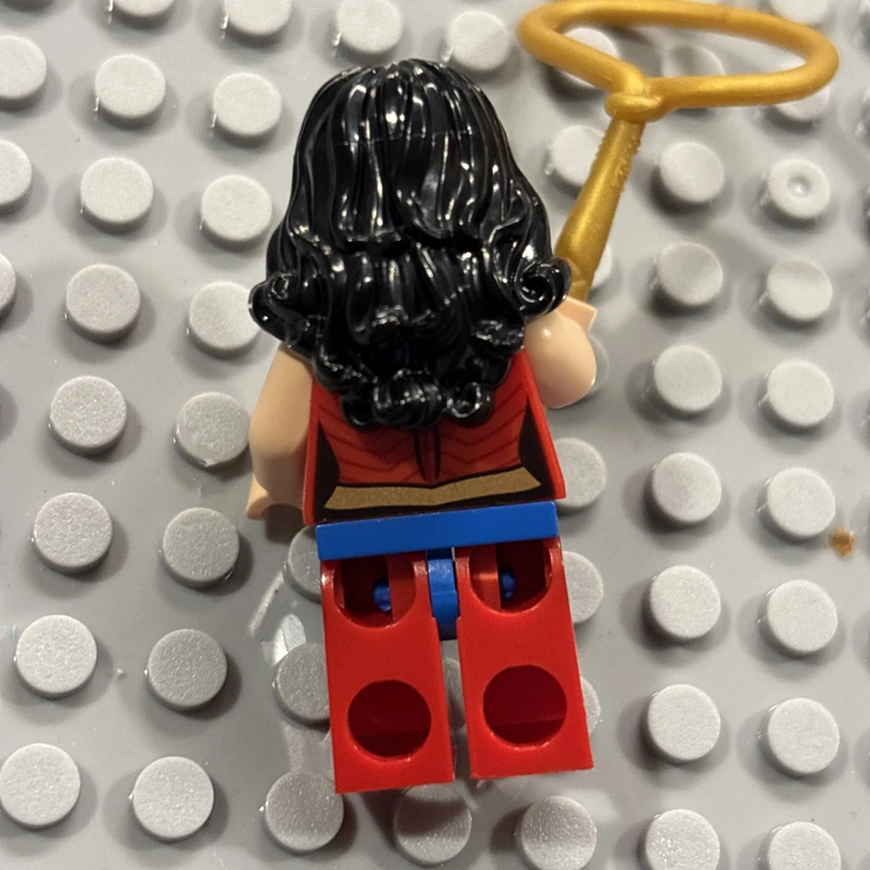 LEGO DC Super Heroes Mujer Maravilla Oro Tiara Minifigura sh456 Foto 3 de 3