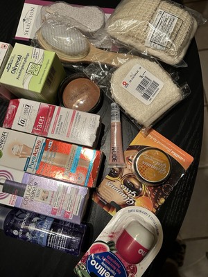 Konvolut Kosmetikprodukte  L oreal Lavera Garnier Medipharma Yves Rocher