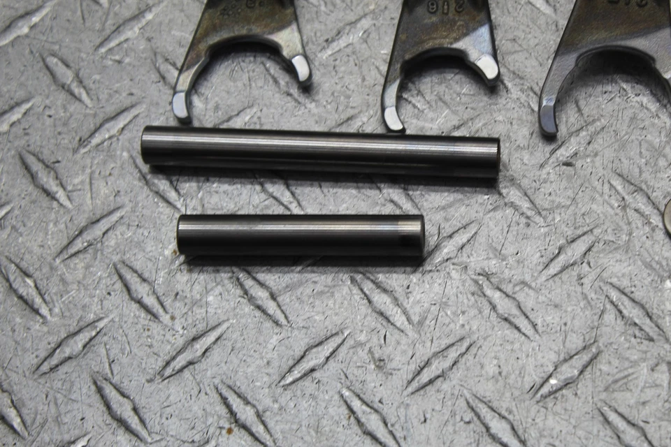 Kawasaki KLX300R 2005 transmisión de motor Tranny montaje engranajes Foto 3 de 4