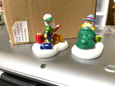 TWO  ELVES  LOADING  GIFTS  SMALL FIGURINES   NEW