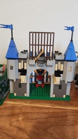 LEGO Castle: Royal Knight's Castle (6090) - Complete with Instructions No Box