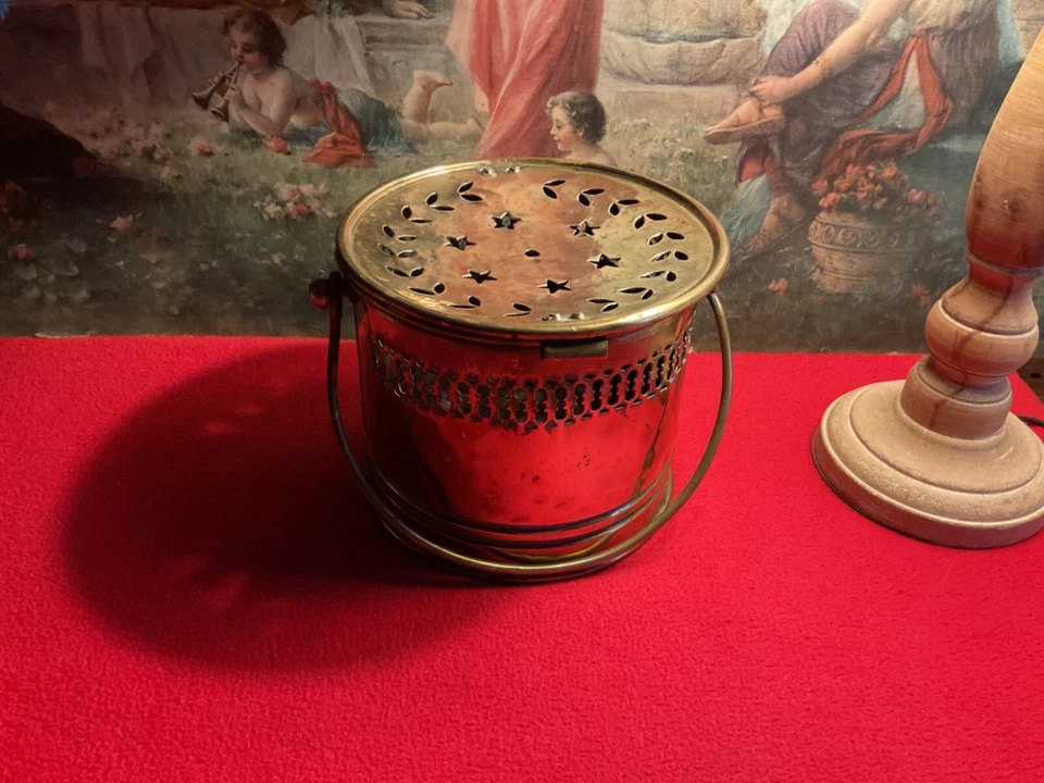 Art Populaire - Ancienne Chaufferette Ajourée Forme Cylindrique en Cuivre Jaune - Photo 2/4