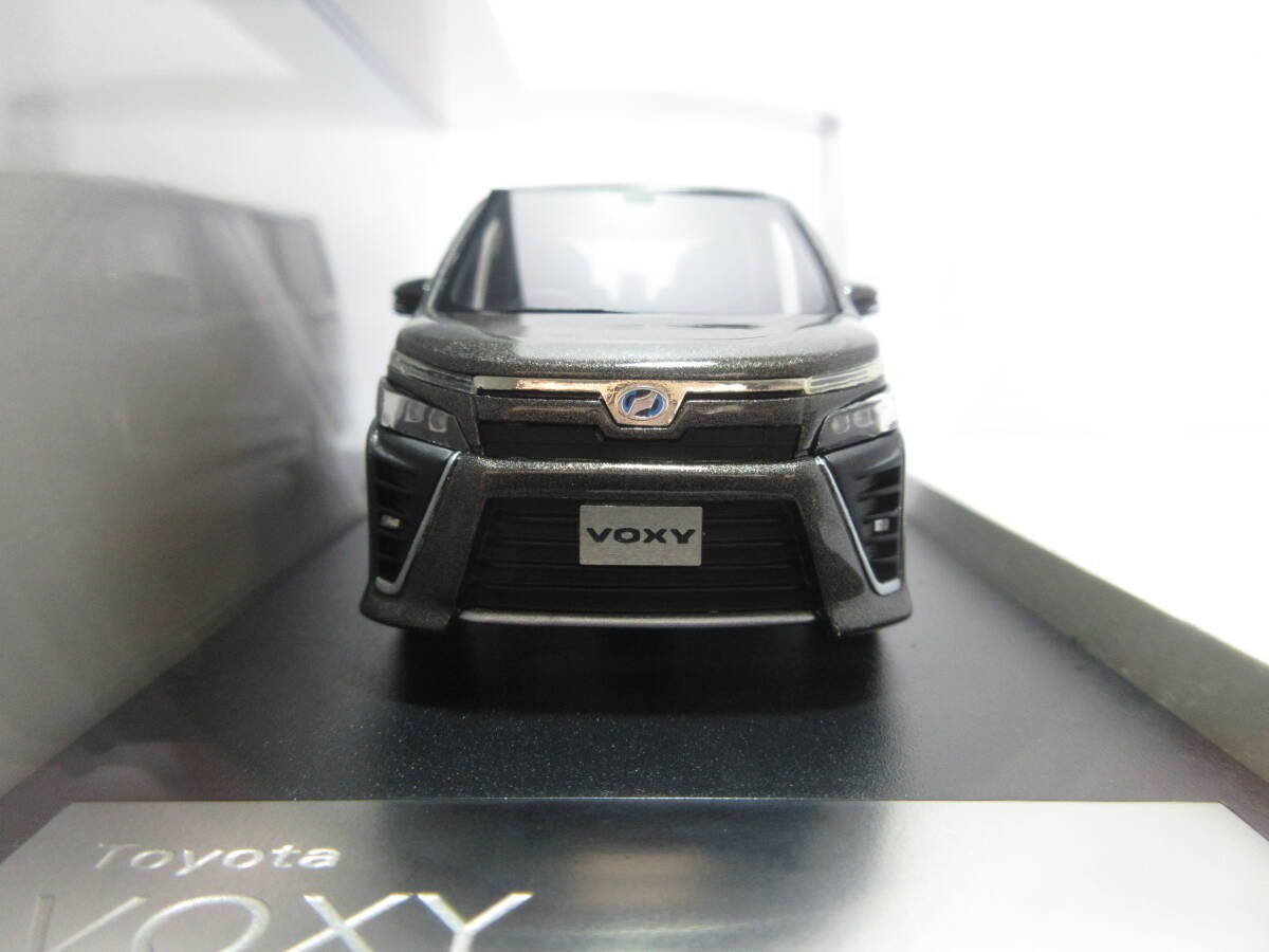 1/43 Hi-Story Toyota Voxy Hybrid ZS 2019 Inazuma Sparking Black