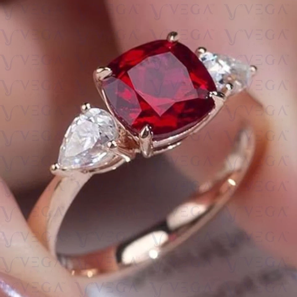 Anillo de compromiso de diamantes y rubíes naturales de corte cojín de 2,50 quilates de oro rosa macizo de 14 quilates Foto 2 de 4