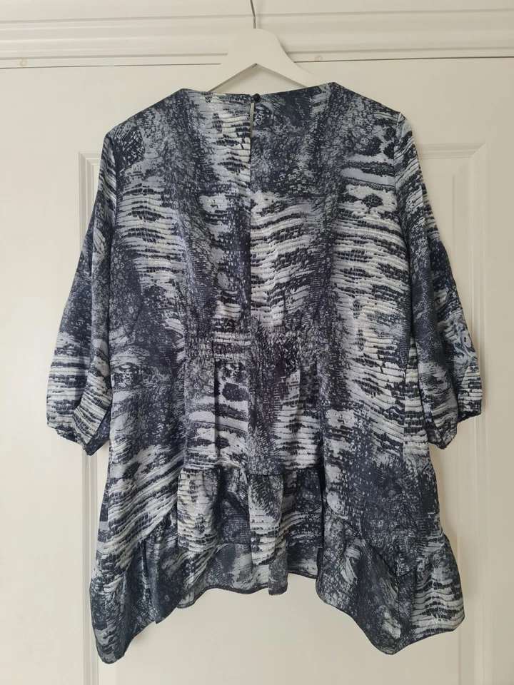 Ladies lovely ,grey,silver rhinestone satin party blouse Size 16-18 petite. New - Image 3 of 4