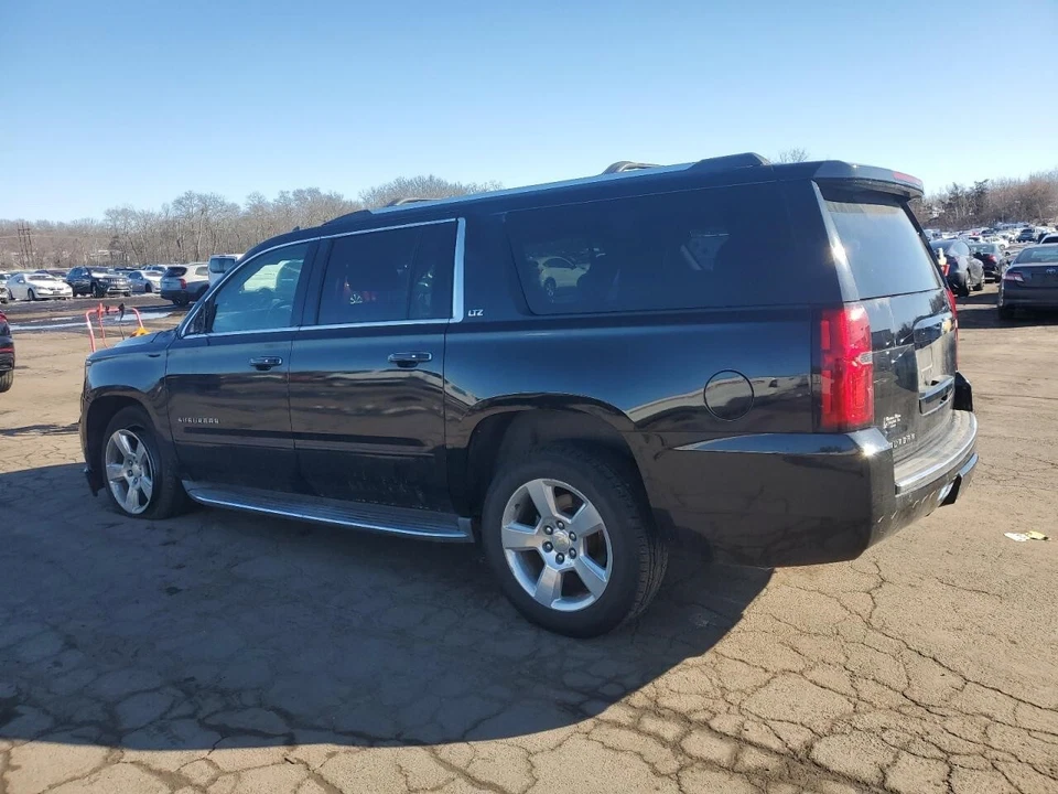 Used Rear Left Door Assembly Rear Side fits: 2015 Chevrolet Suburban 1500 privac Foto 2 de 4