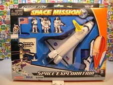 SPACE EXPLORATION SET DARON DIECAST AND PLASTIC DIORAMA SPACE SHUTTLE FIGURES
