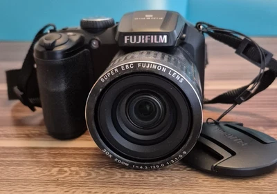 Zubehörpaket Fujifilm FinePix S Series S4800 16.0MP Digitalkamera + Fototasche - Bild 1 von 4