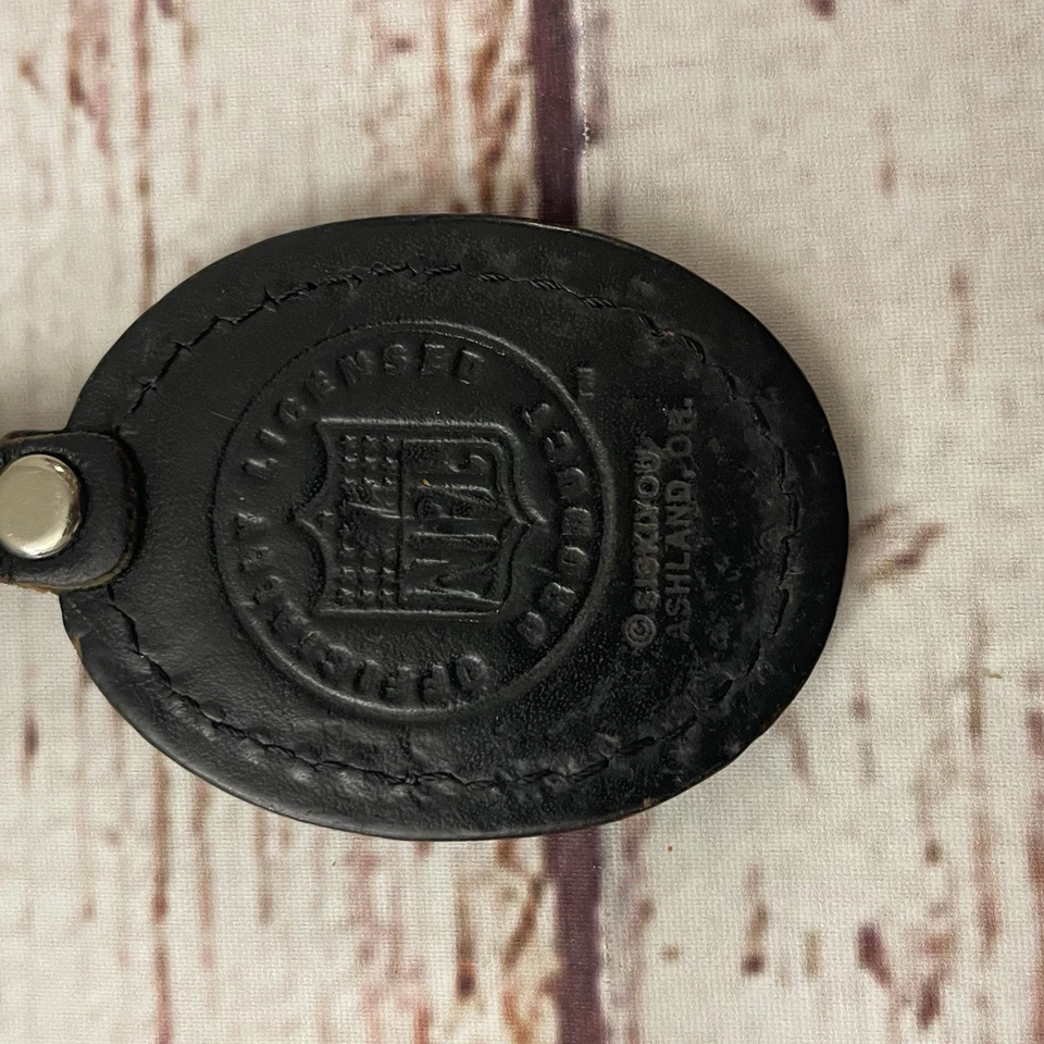 Chaveiro Vintage Oakland Las Vegas Raiders NFL Estanho/Couro Vintage SISKIYOU - Imagem 3 de 3