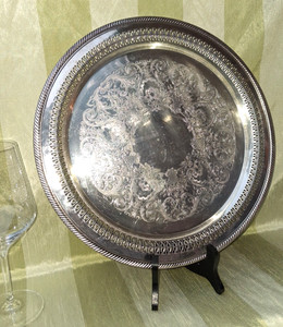Vintage WM Rogers 162 Silver‑Plated Tray  15" Round Serving Platter