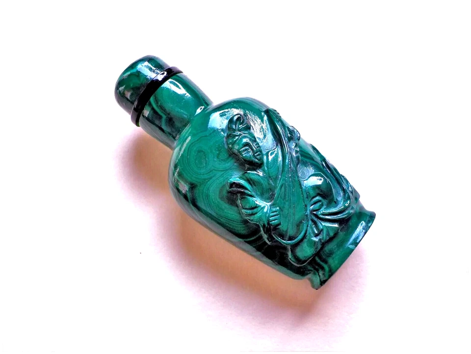 Botella de tabaco de músico de malaquita tallada a mano china vintage de 1900 con tapa Foto 2 de 4