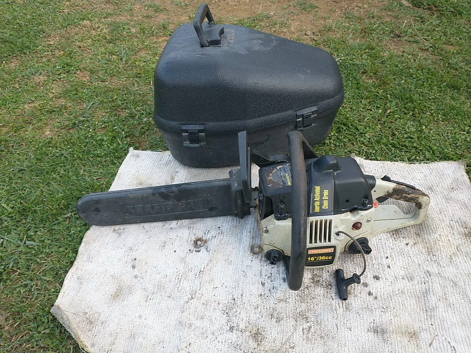 Craftsman 16" 36cc CHAINSAW With Case FOR PARTS OR REPAIR - Image 2 of 4