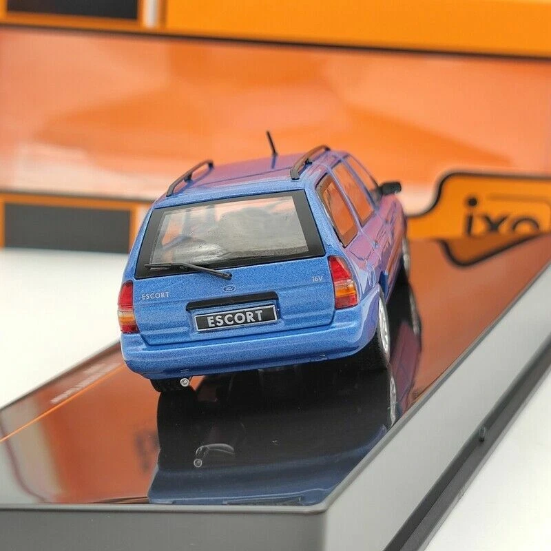 FORD ESCORT MKVII TURNIER CLX 16V 1996 BLUE IXO CLC364N 1/43 BREAK SW METAL LHD - Photo 3/4