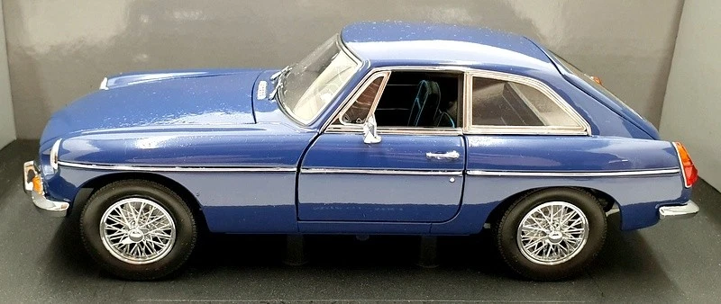 Revell 1/18 Scale Diecast 28508 - MGB GT - Blue - Image 3 of 4