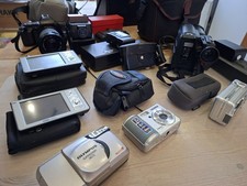 Konvolut div. Kameras, inkl. Taschen  ein VHS...