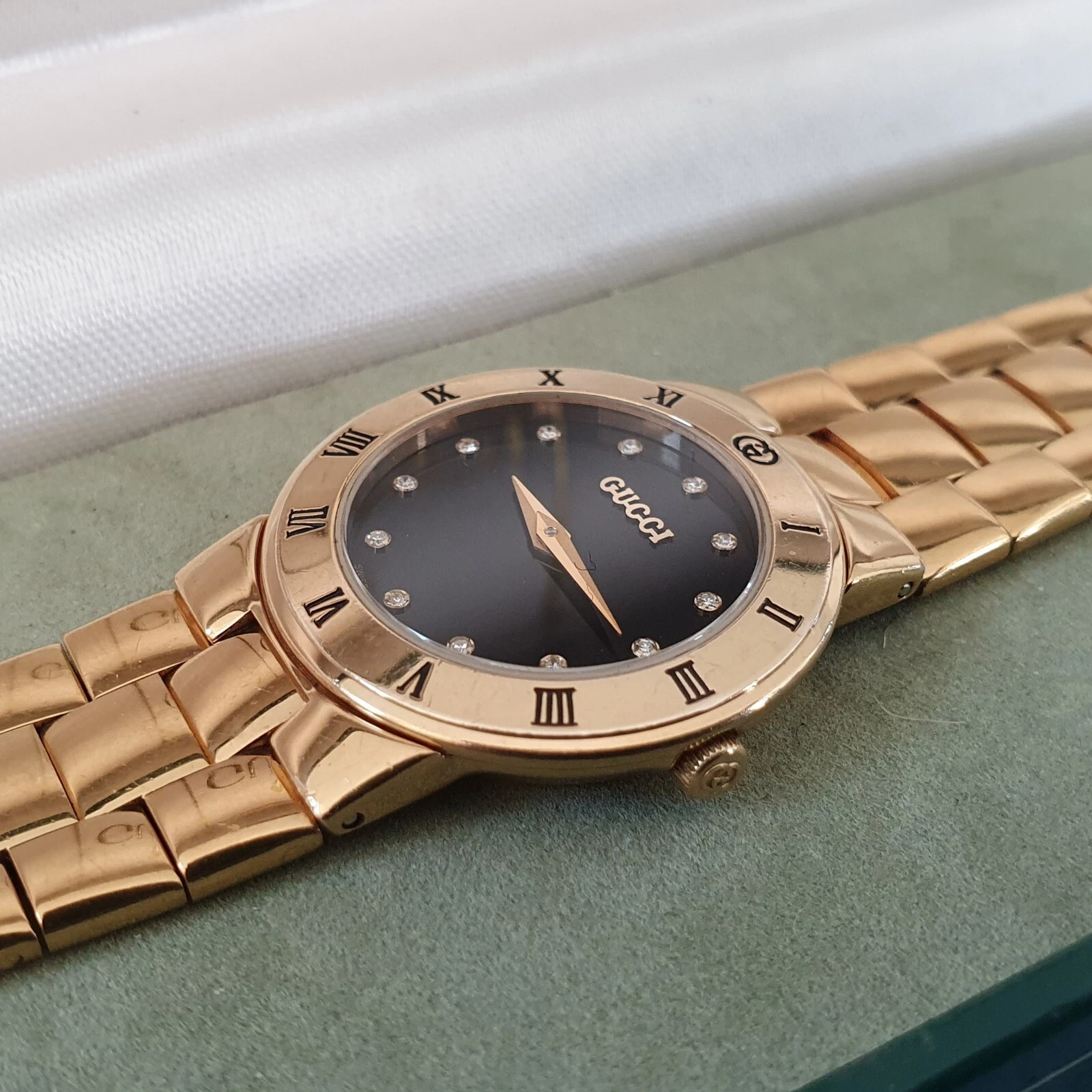 Montre femme Gucci 3300L plaqué or 18 carats avec index diamant (A250)