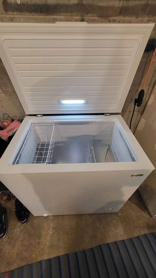 user_fc2407f6 A3626 G2147 17.7 cu. ft. Convertible Chest Freezer - 66 in Hisense FC18D6CWD