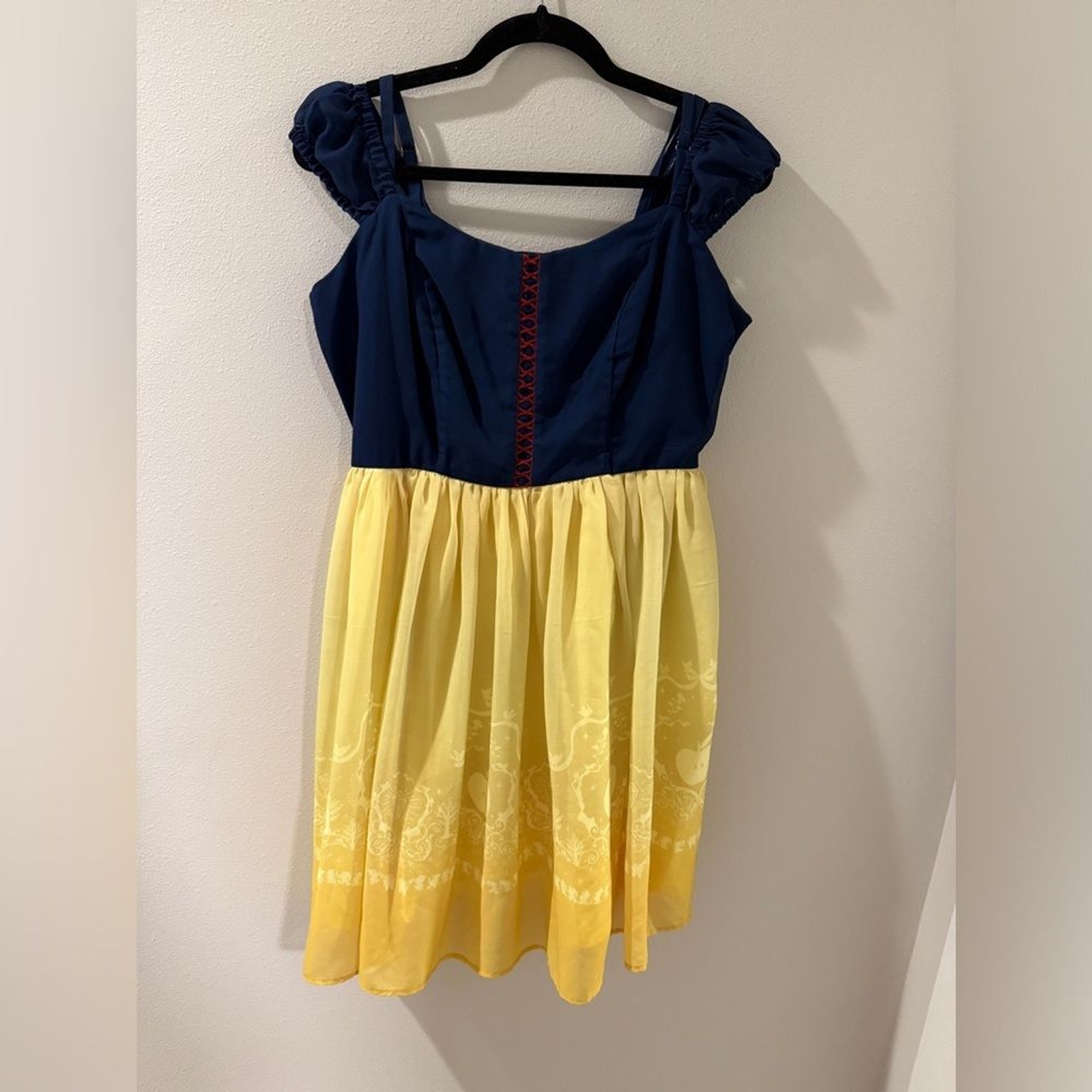 Disney Her Universe M (Medium) Princess Snow White Off-Shoulder Costume Dress